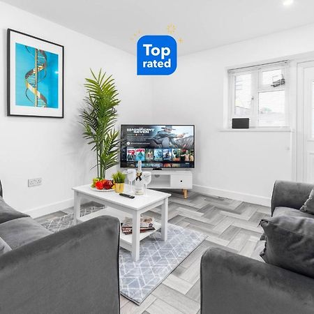 5 Bedroom House - 10 Guests - Multiple Off Street Parking - Garden - Smart Tv - Wifi - Contractors - Families - Groups Birmingham Luaran gambar