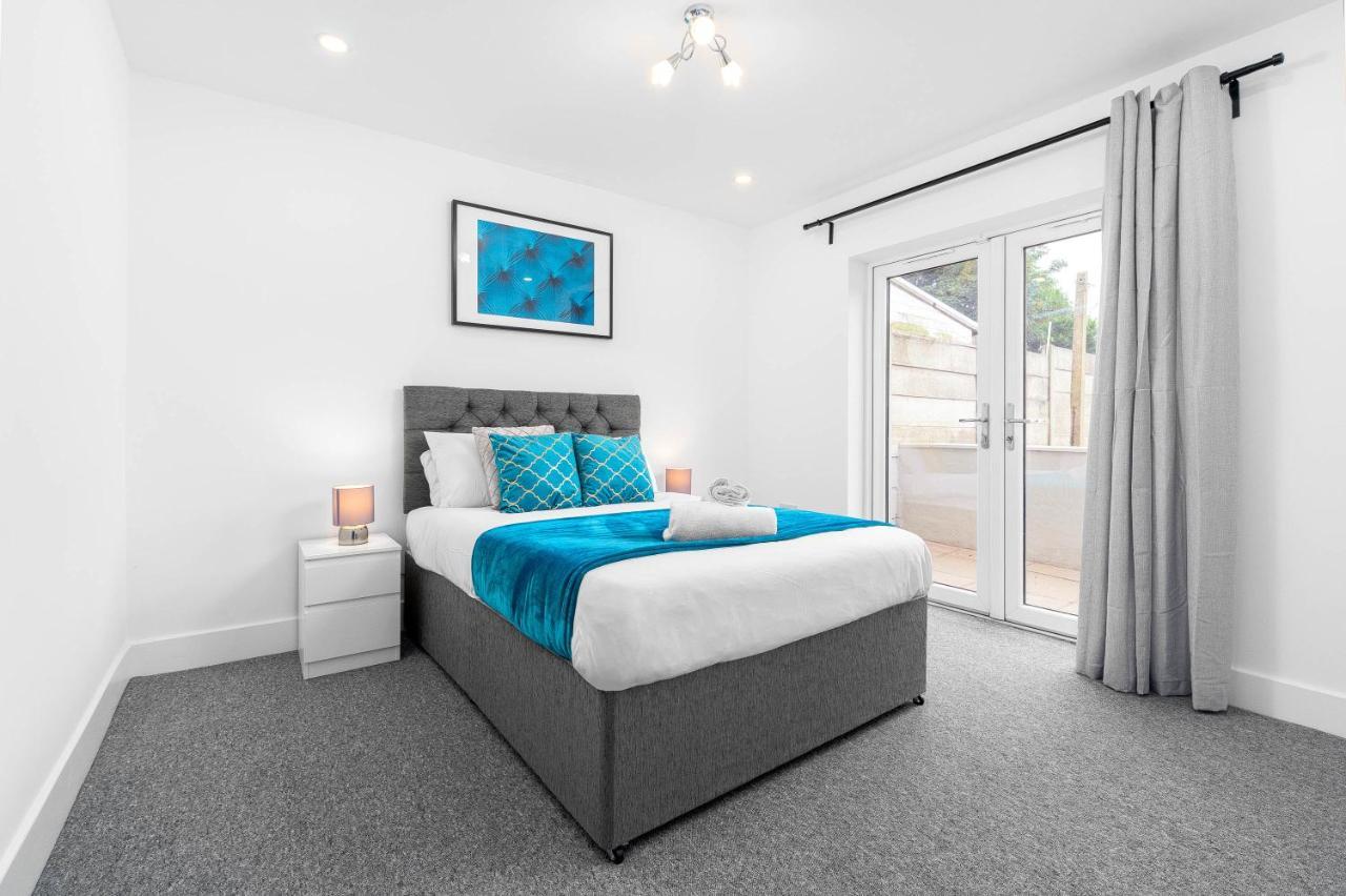 5 Bedroom House - 10 Guests - Multiple Off Street Parking - Garden - Smart Tv - Wifi - Contractors - Families - Groups Birmingham Luaran gambar
