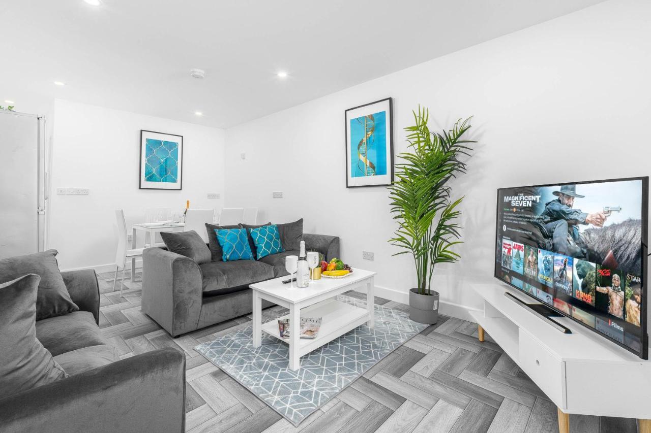 5 Bedroom House - 10 Guests - Multiple Off Street Parking - Garden - Smart Tv - Wifi - Contractors - Families - Groups Birmingham Luaran gambar