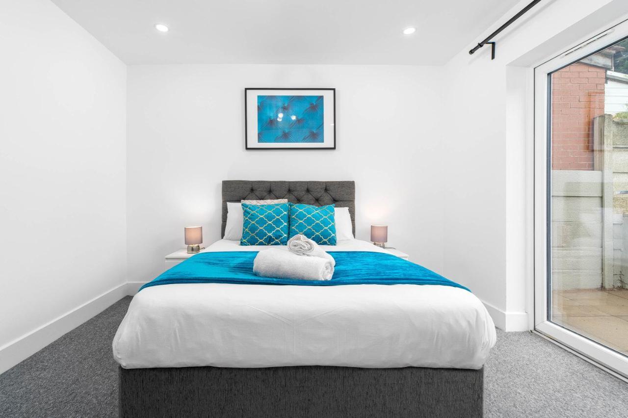 5 Bedroom House - 10 Guests - Multiple Off Street Parking - Garden - Smart Tv - Wifi - Contractors - Families - Groups Birmingham Luaran gambar