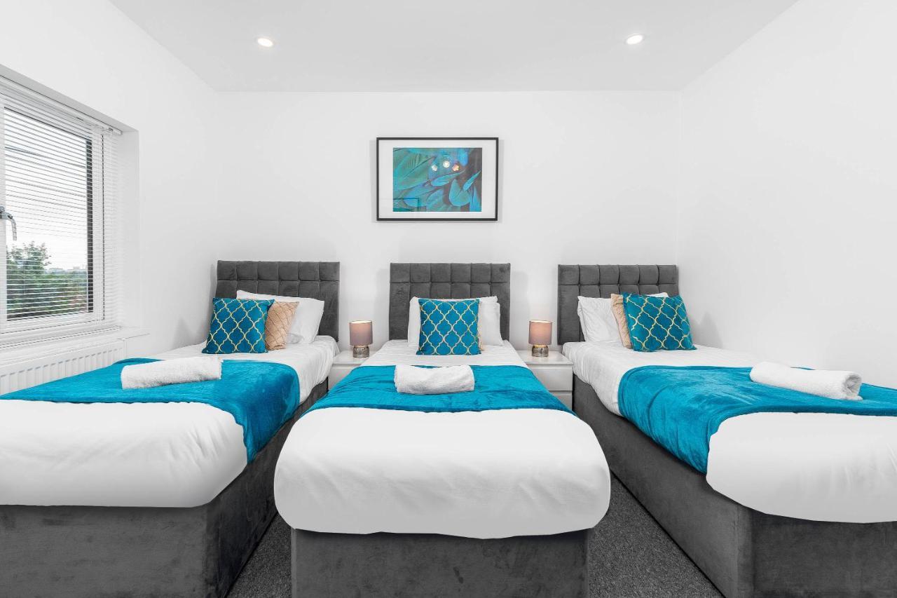 5 Bedroom House - 10 Guests - Multiple Off Street Parking - Garden - Smart Tv - Wifi - Contractors - Families - Groups Birmingham Luaran gambar