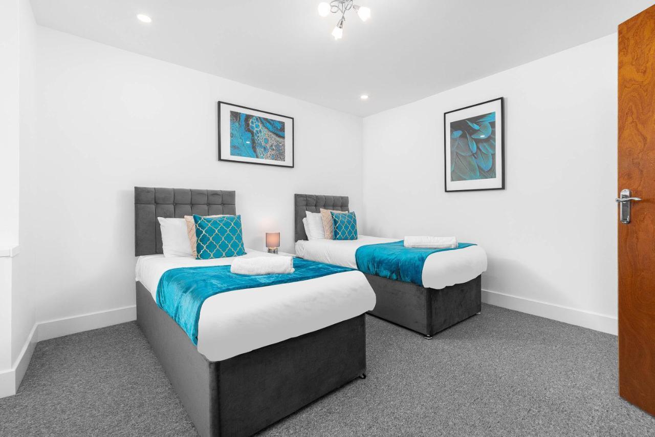 5 Bedroom House - 10 Guests - Multiple Off Street Parking - Garden - Smart Tv - Wifi - Contractors - Families - Groups Birmingham Luaran gambar