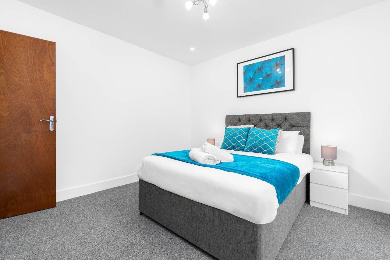 5 Bedroom House - 10 Guests - Multiple Off Street Parking - Garden - Smart Tv - Wifi - Contractors - Families - Groups Birmingham Luaran gambar