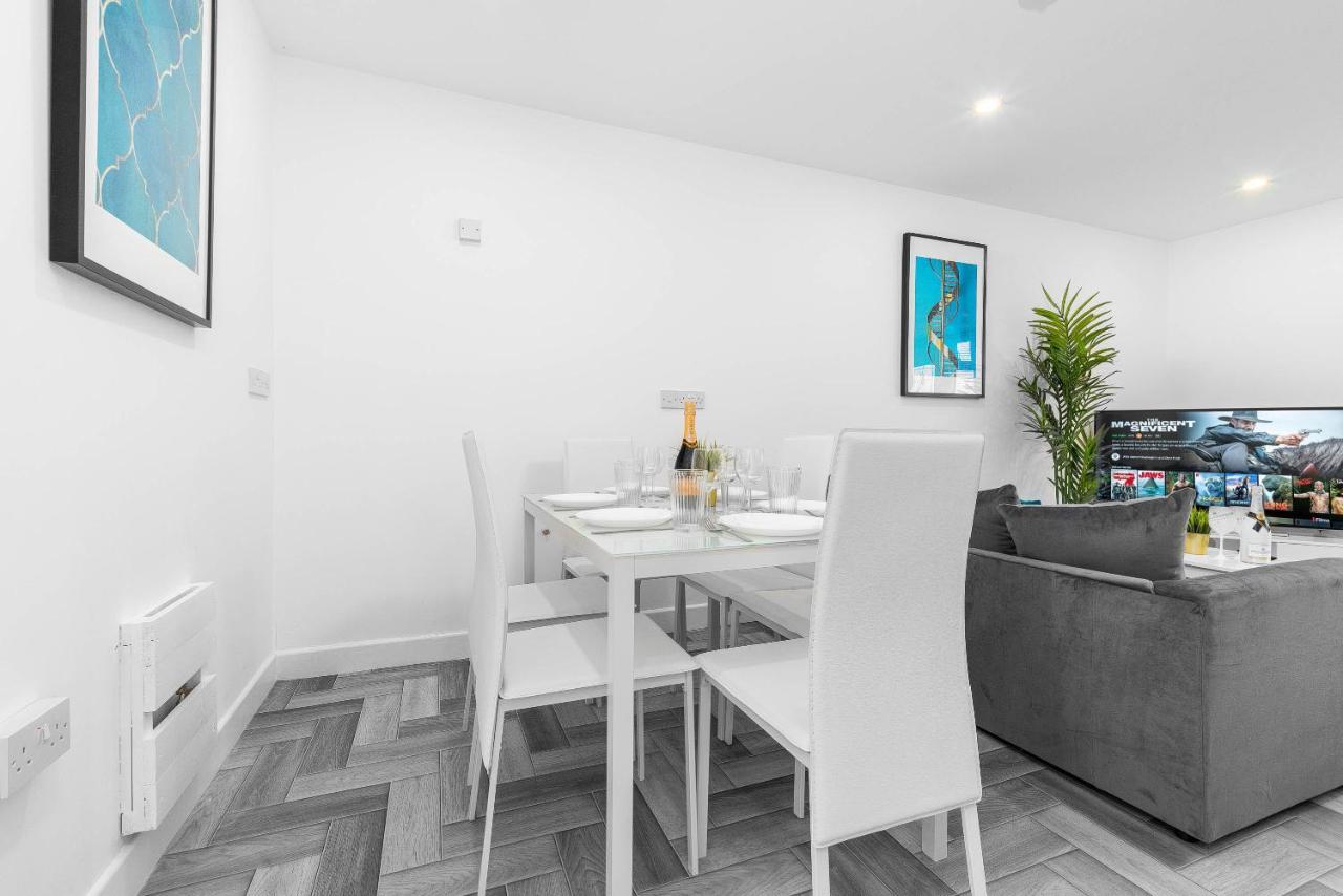 5 Bedroom House - 10 Guests - Multiple Off Street Parking - Garden - Smart Tv - Wifi - Contractors - Families - Groups Birmingham Luaran gambar