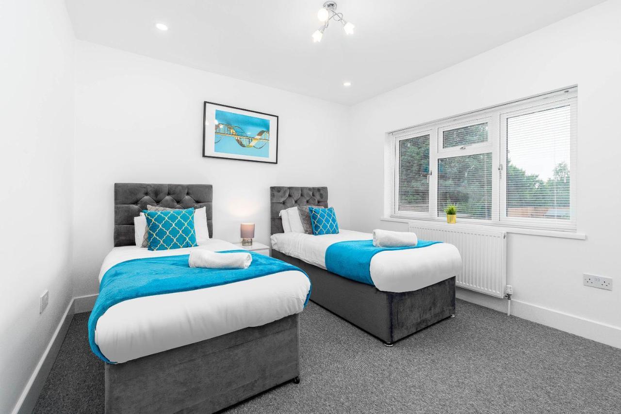 5 Bedroom House - 10 Guests - Multiple Off Street Parking - Garden - Smart Tv - Wifi - Contractors - Families - Groups Birmingham Luaran gambar