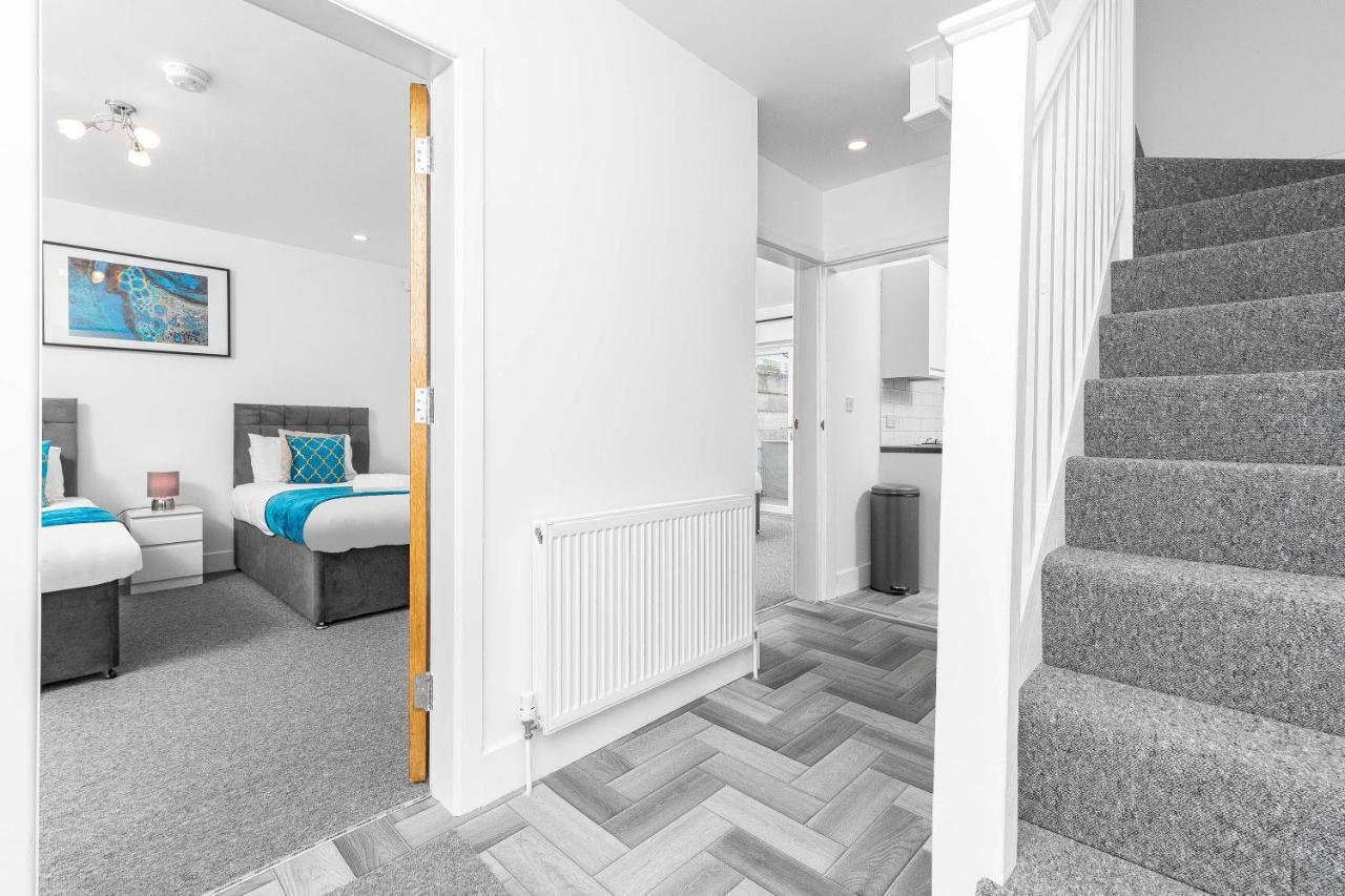 5 Bedroom House - 10 Guests - Multiple Off Street Parking - Garden - Smart Tv - Wifi - Contractors - Families - Groups Birmingham Luaran gambar